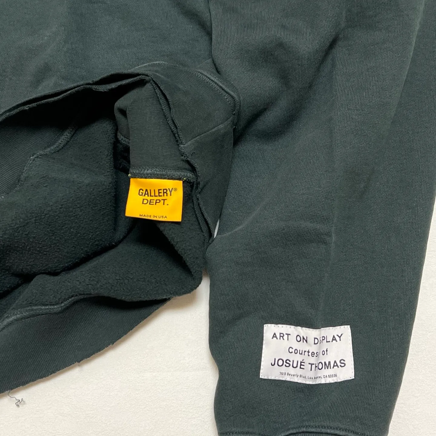 GALLERY DEPT. 90'S GD LOGO HOODIE 90's retro destruction English hoodie blue and black S-XL ⚠️Note: The color of this style should be green and black, not black! Requires custom weaving and dyeing. 500g high weight sweatshirt fabric. Fleece treatment on the inside. Overall wide and comfortable. Loose fit. Trendy and fashionable. Consistent with the original. Discharge printing process. Consistent with the original hang tag. Hanging grain with G LOGO.
